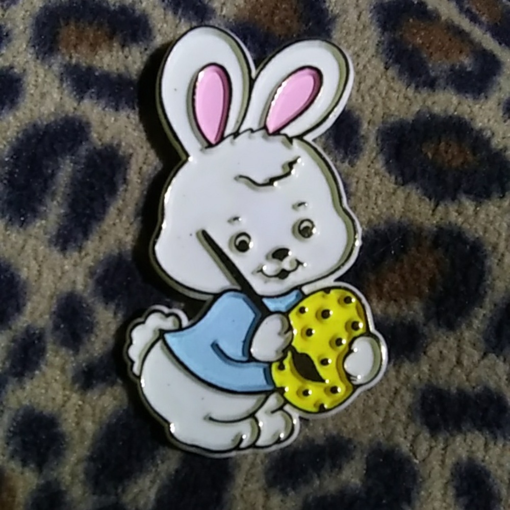 Vintage 1981 Easter Bunny Pin